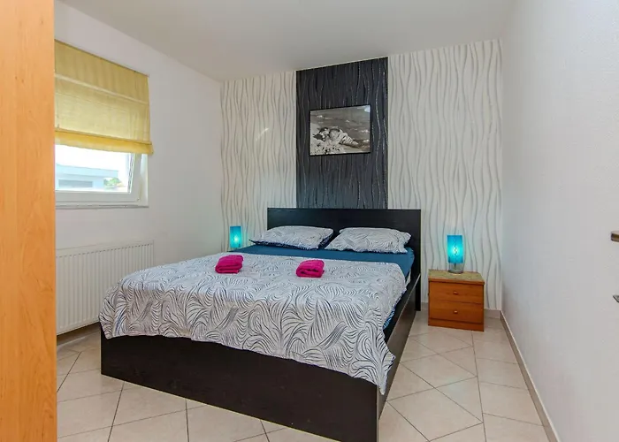 Markovic 2 By Interhome Vir