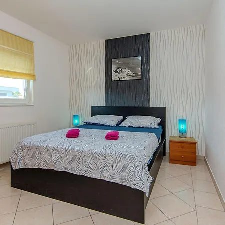 Markovic 2 By Interhome Vir